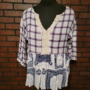 Hyku Anthropolgie Mixed Material Top.  Size Large.  Pit to Pit 20"